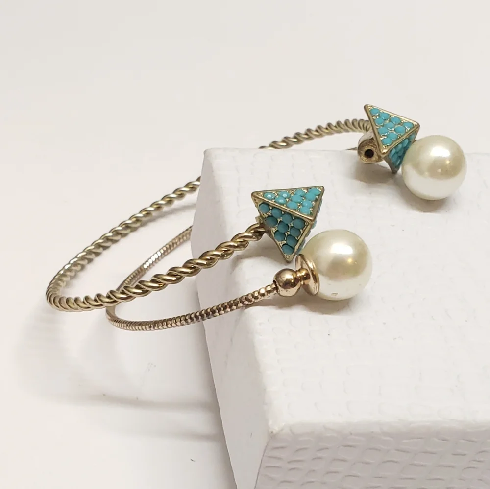turquoise triangle
